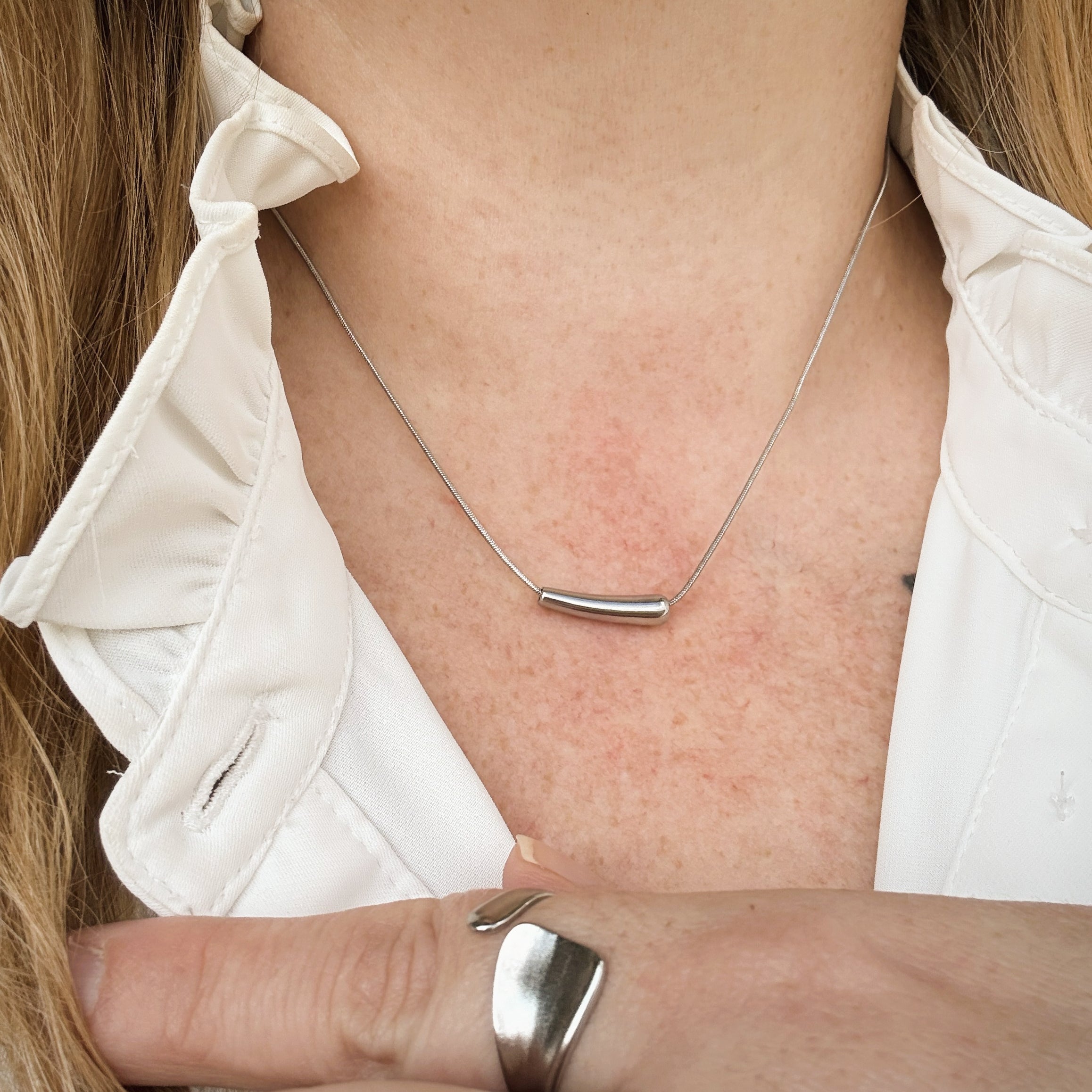 Elegant Curve Necklace image 1